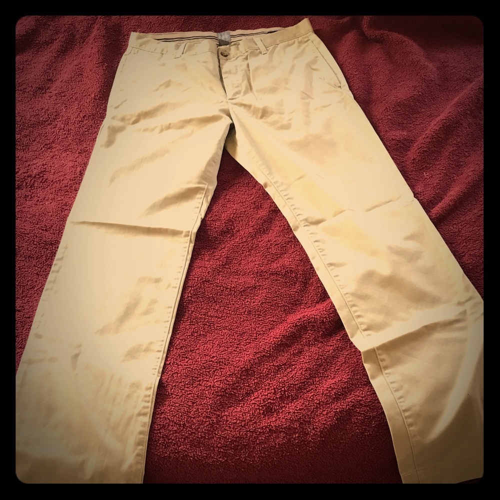 Gap Khakis Classic 34 x 34